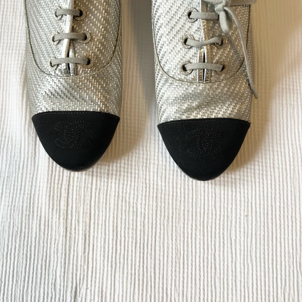 Pre owned Chanel Oxford Loafers Metallic Silver w/Black Toe Size 38 1/2 - Picture 6 of 12